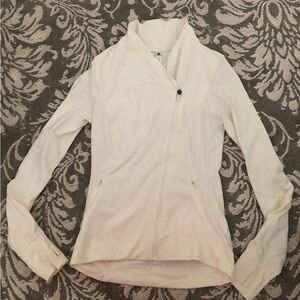 White zip up jacket🤍